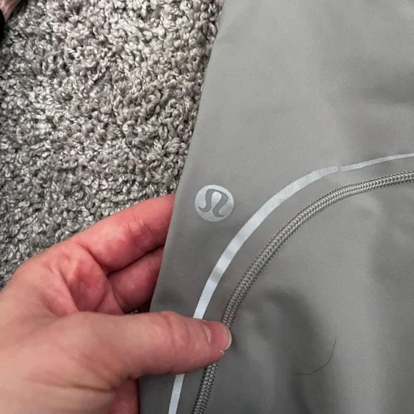 Lululemon Base Pace HR Crop 23" Reflective Tights Gull Grey Size 10 LW6CDDS - Picture 9 of 10